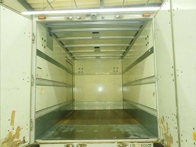 2015 Mitsubishi Fuso Canter Van auction photo 4