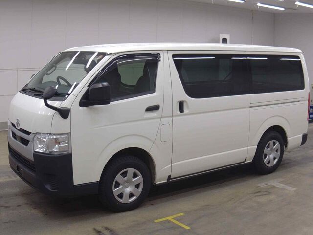 2022 Toyota Hiace ロングDX 4WD auction photo 4