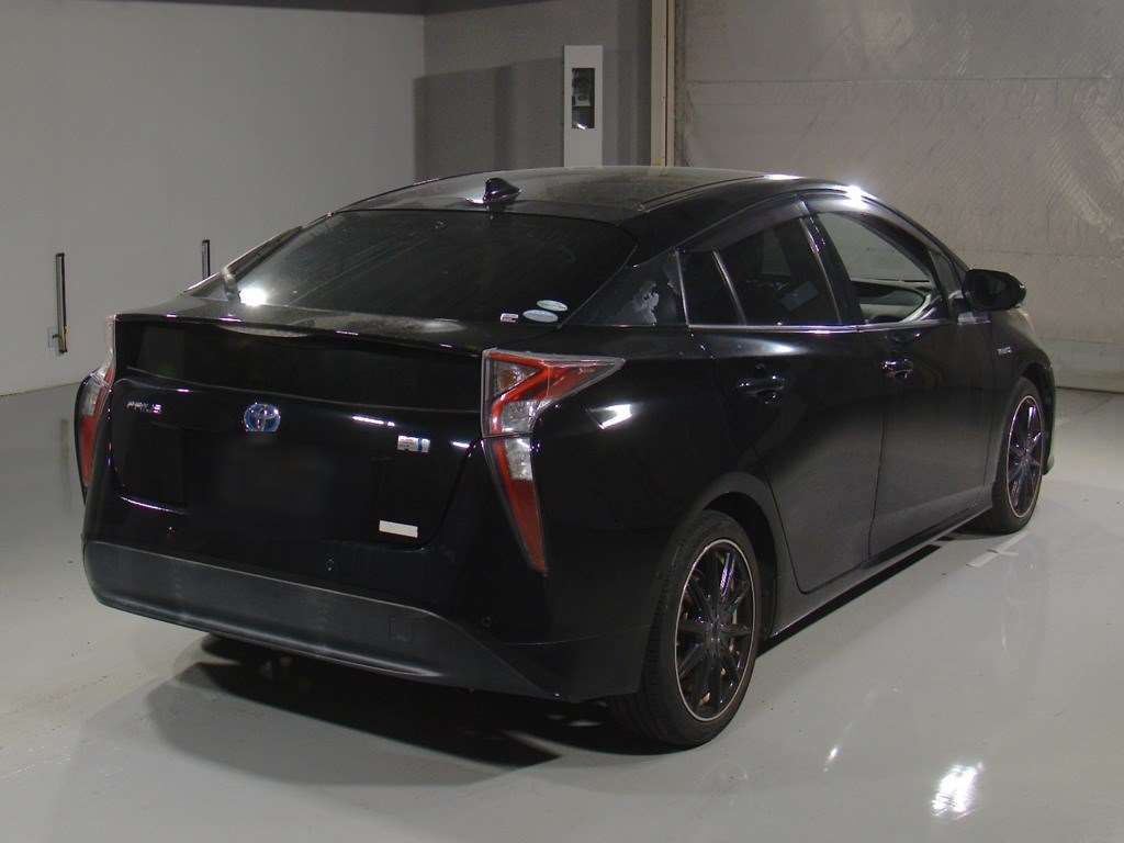 2017 Toyota Prius Sセーフティプラス auction photo 2