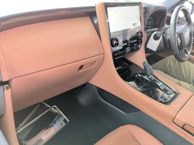 2024 Toyota Vellfire Executive Lounge 4WD auction photo 3