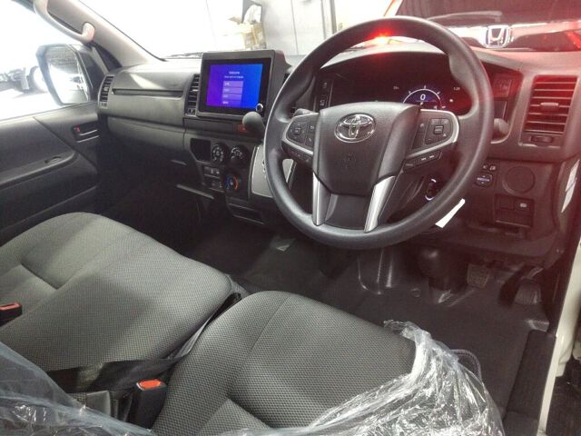 2026 Toyota Hiace Long DX auction photo 3
