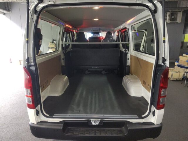 2026 Toyota Hiace Long DX auction photo 6