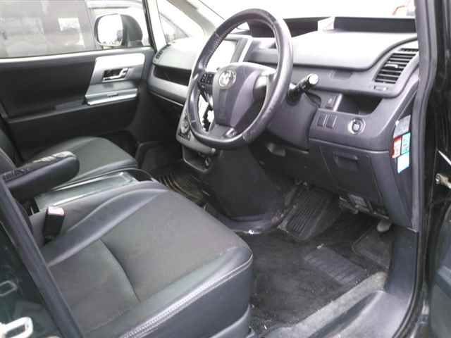 2013 Toyota Voxy ZS キラメキ Z auction photo 3