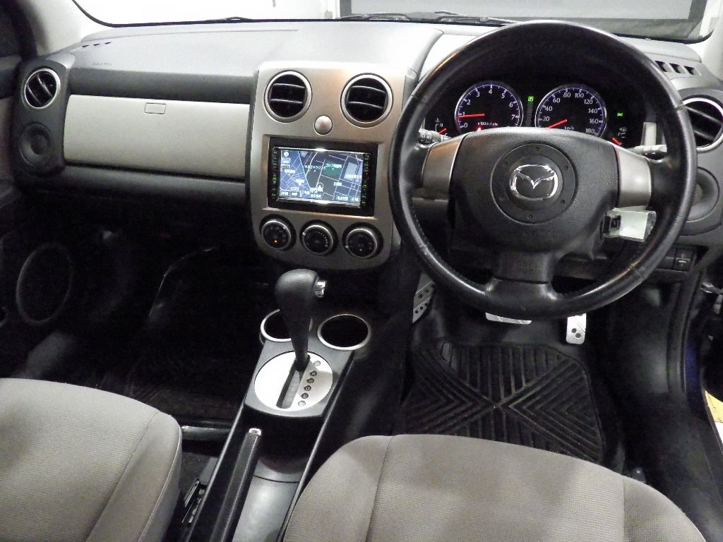 2004 Mazda ベリーサ auction photo 3