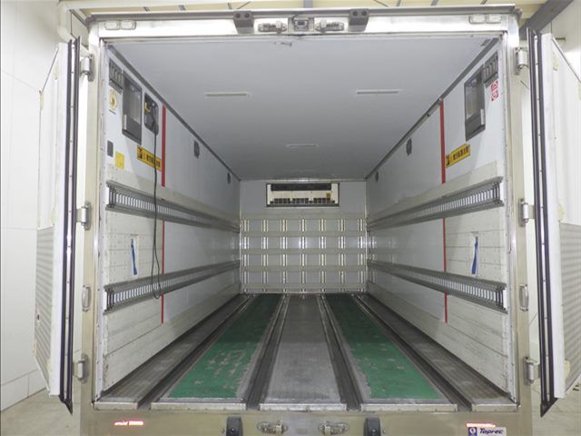 2018 Isuzu Forward 冷蔵・冷凍車 auction photo 4