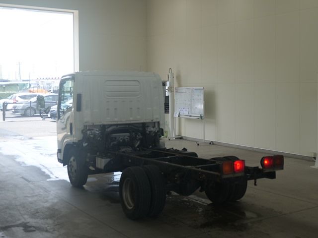2012 Isuzu Elf シャーシ auction photo 2