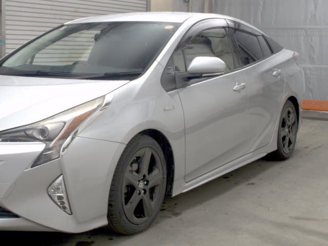 2016 Toyota Prius Sツーリングセレクション auction photo 4