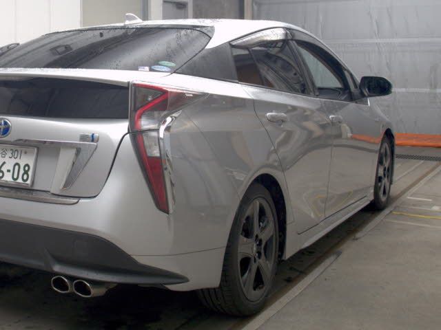 2016 Toyota Prius Sツーリングセレクション auction photo 5