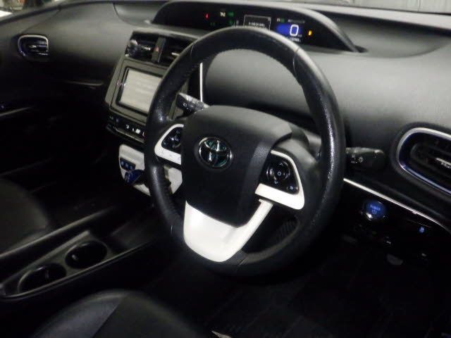 2016 Toyota Prius Sツーリングセレクション auction photo 3