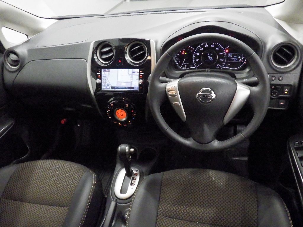 2015 Nissan ノート HB メダリスト auction photo 3