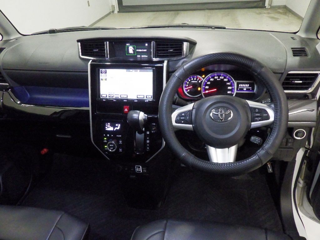 2017 Toyota Roomy Custom G-T auction photo 3