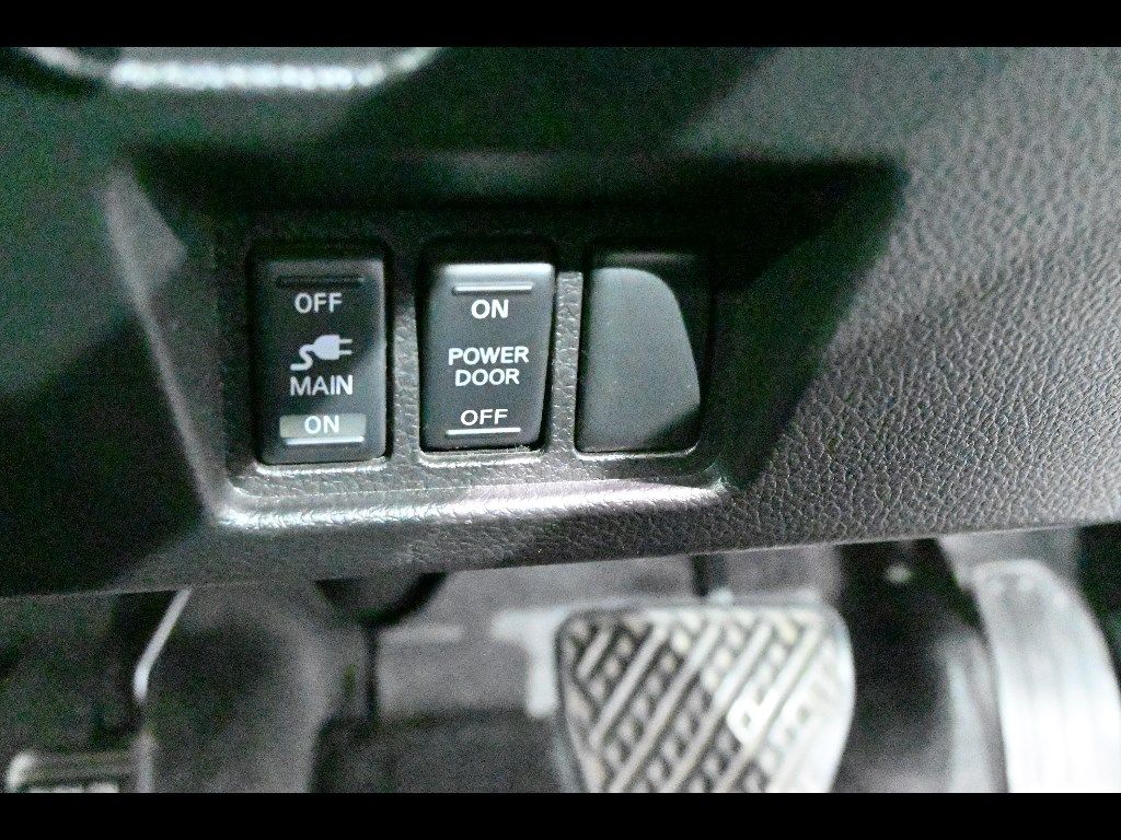 2011 Nissan Serena ハイウェイスター auction photo 12