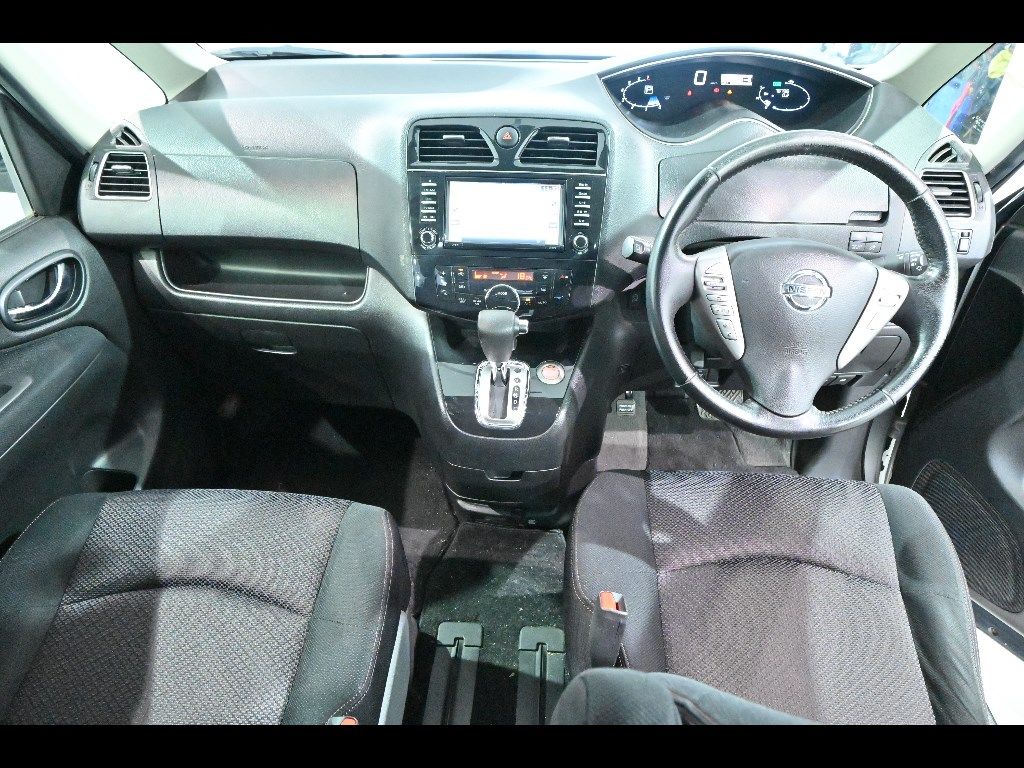 2011 Nissan Serena ハイウェイスター auction photo 3
