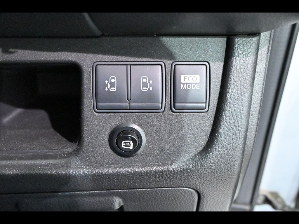 2011 Nissan Serena ハイウェイスター auction photo 9