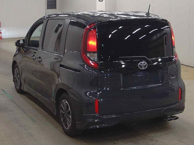 2025 Toyota Sienta ハイブリッドG auction photo 2
