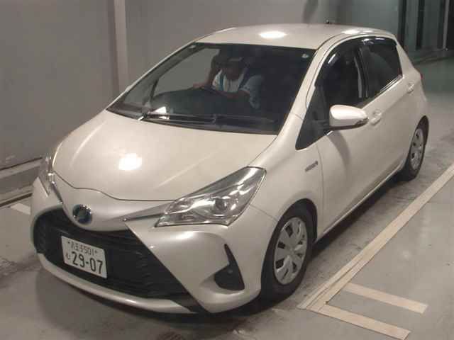 2017 Toyota Vitz Hybrid Jewela auction photo 4