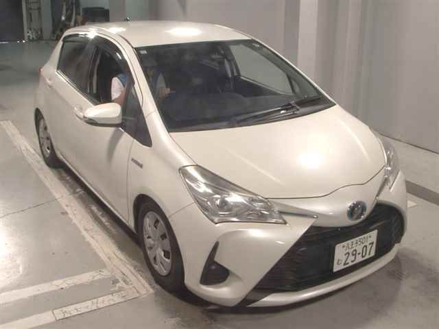 Japan Auction Vehicles 12 2017 Toyota Vitz Hybrid Jewela auction photo