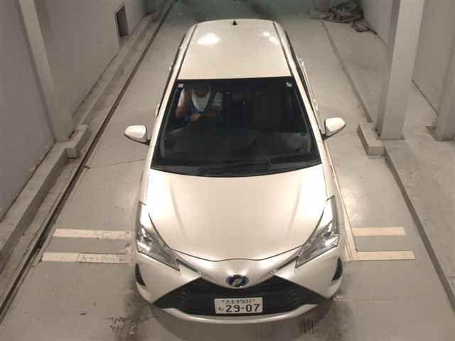 2017 Toyota Vitz Hybrid Jewela auction photo 6