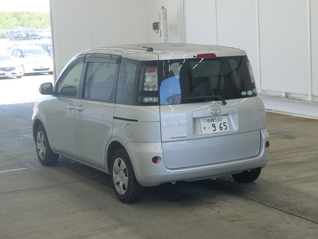 2014 Toyota Sienta Wagon X L Package auction photo 2