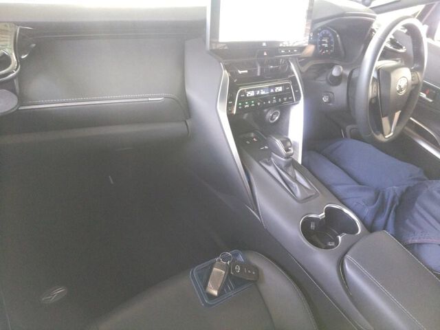 2023 Toyota Harrier Z auction photo 3