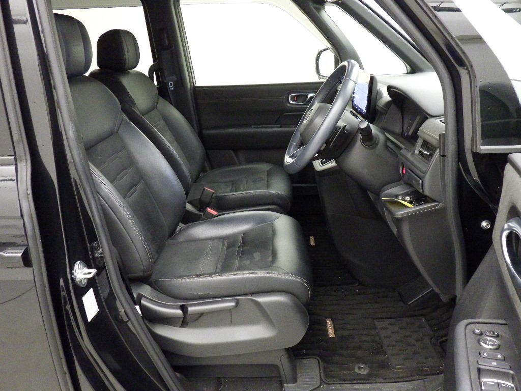 2023 Honda Stepwgn 4WD プレミアムライン auction photo 6