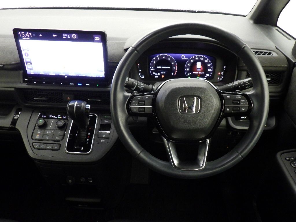 2023 Honda Stepwgn 4WD プレミアムライン auction photo 3