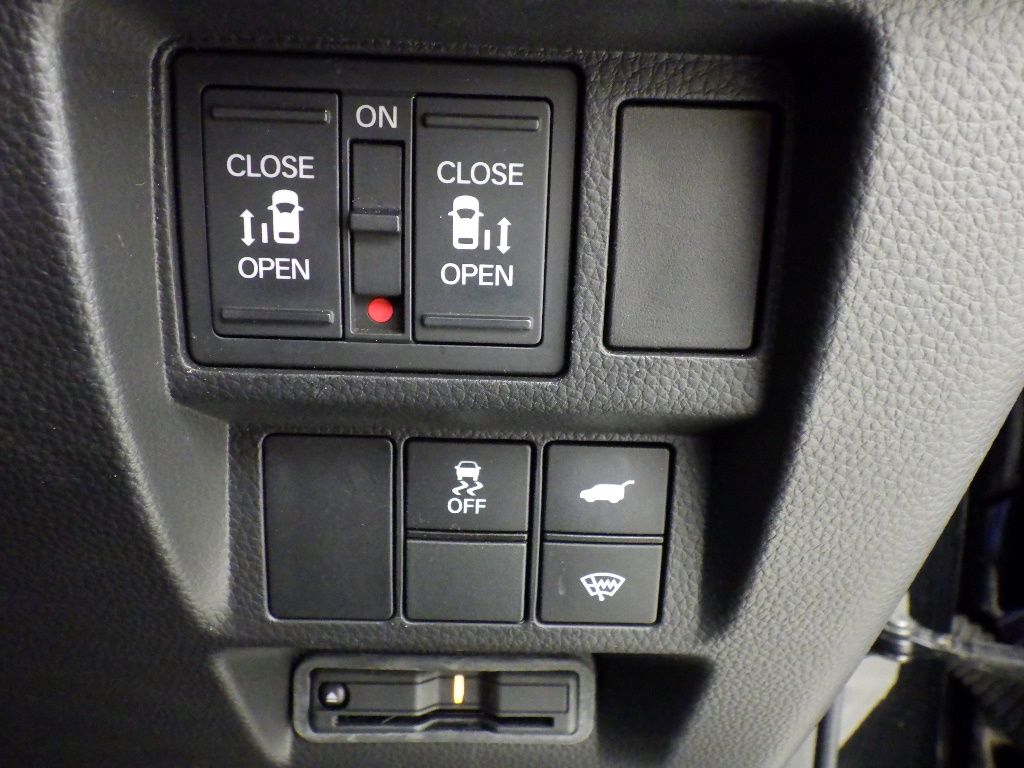 2023 Honda Stepwgn 4WD プレミアムライン auction photo 10