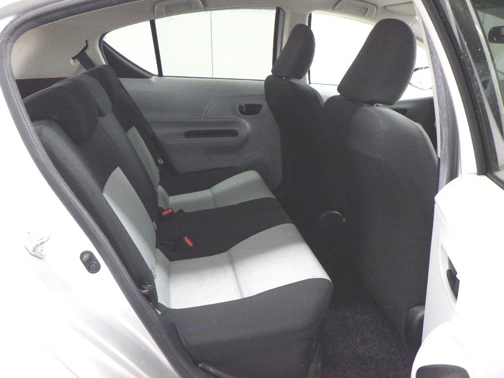 2013 Toyota Aqua S auction photo 7
