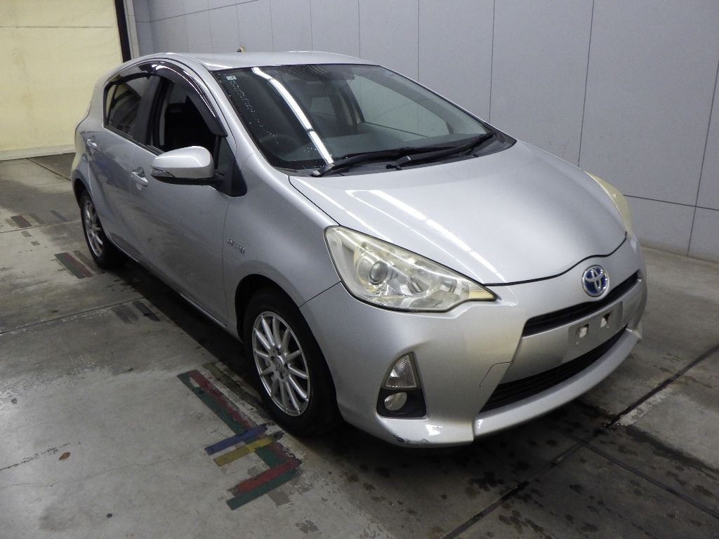 Japan Auction Vehicles 11 2013 Toyota Aqua S auction photo