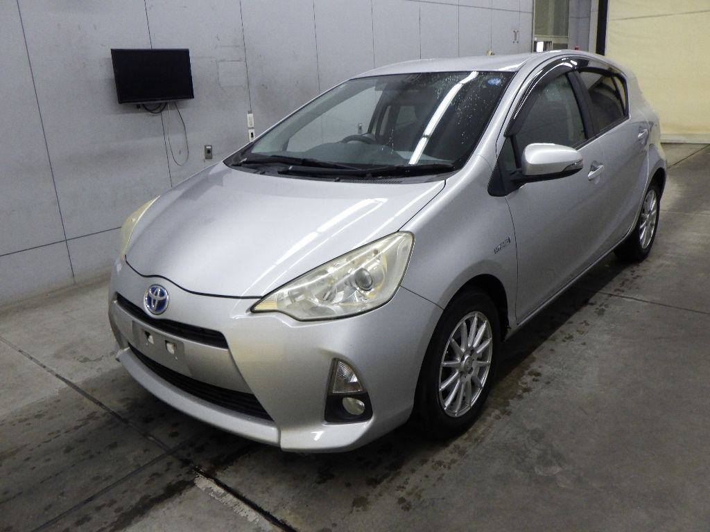 2013 Toyota Aqua S auction photo 4