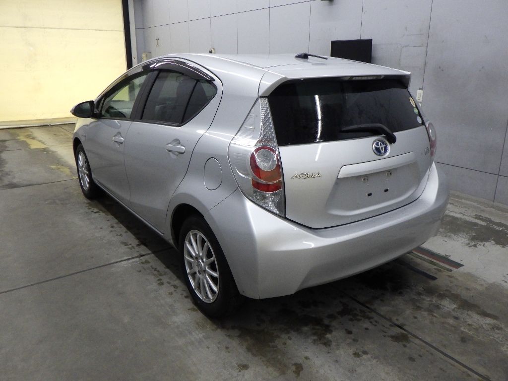 2013 Toyota Aqua S auction photo 5