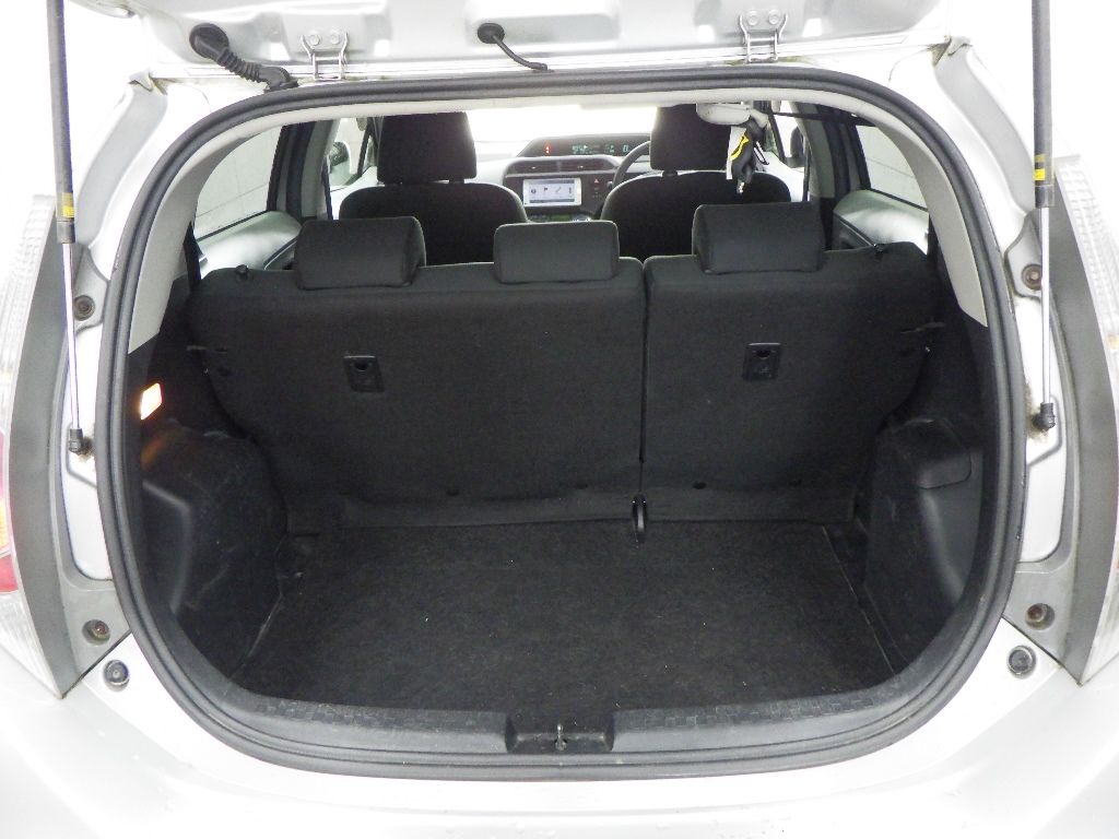 2013 Toyota Aqua S auction photo 8