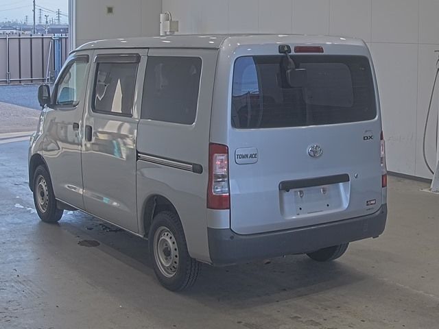 2021 Toyota TownAce DX auction photo 2