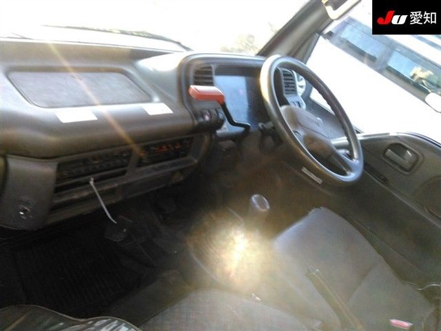 Isuzu エルフ T auction photo 3