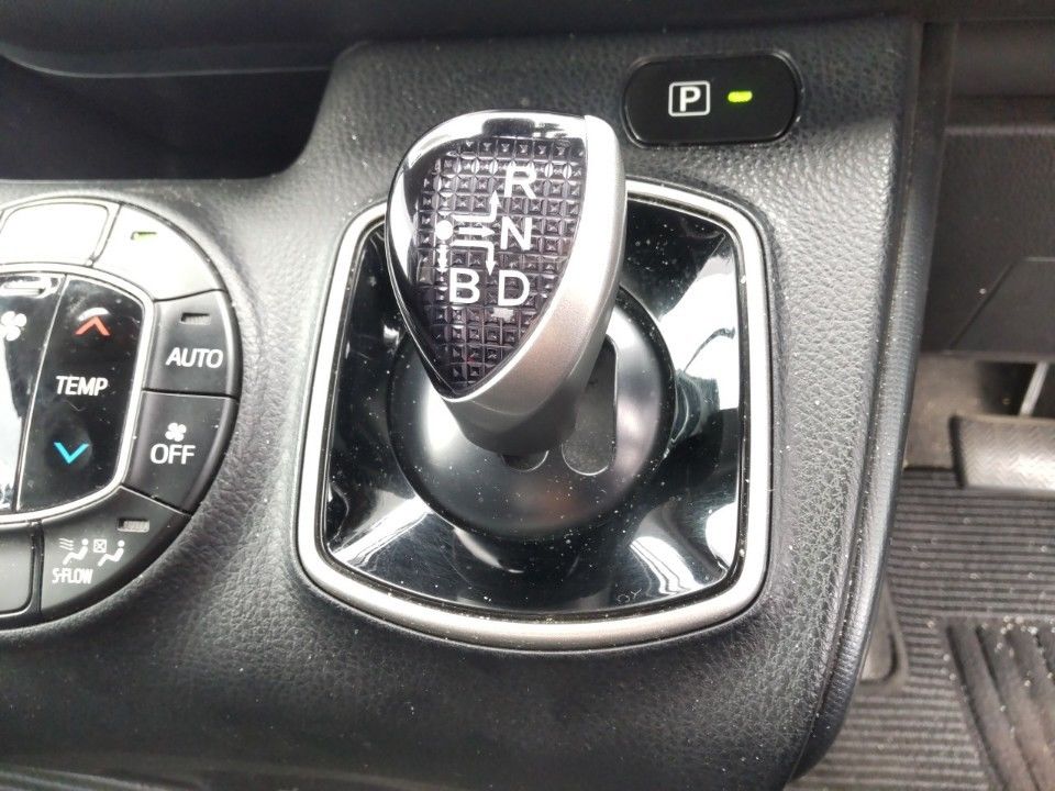 2021 Toyota Noah auction photo 12