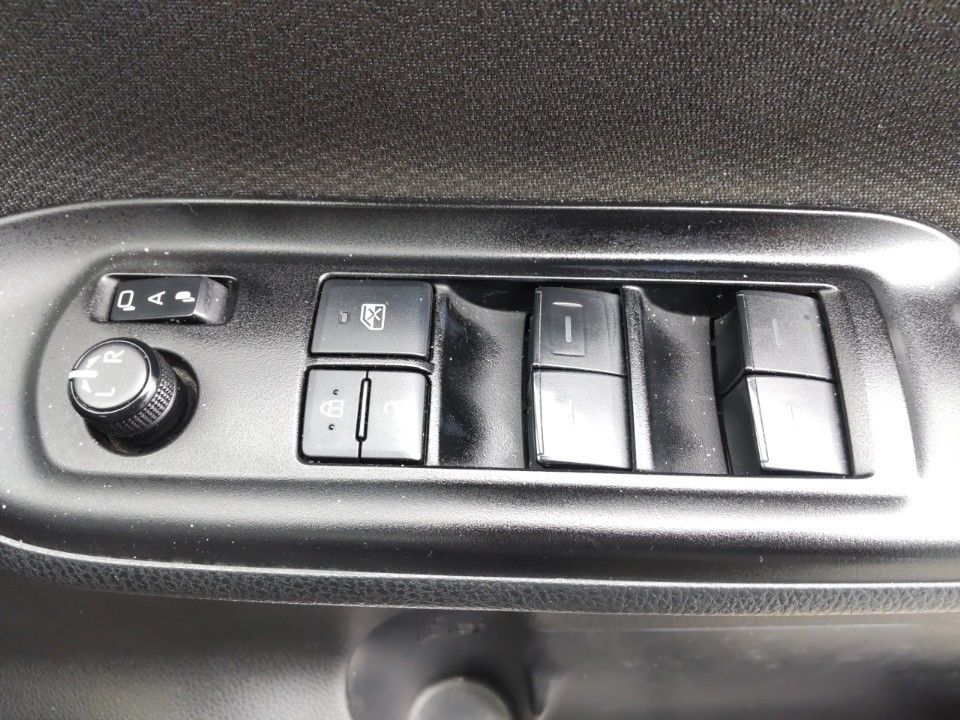 2021 Toyota Noah auction photo 14