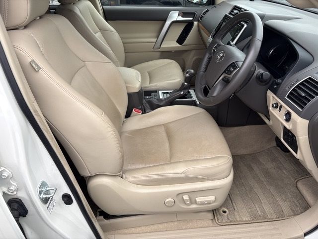 2019 Toyota ランクルプラド 4WD TX Lパッケージ auction photo 8