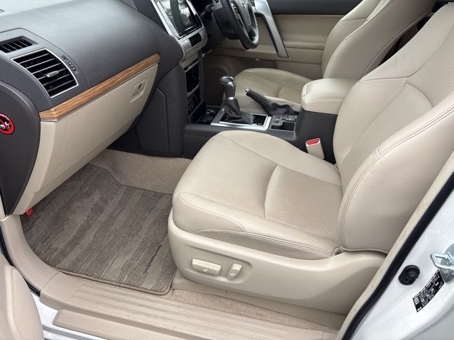 2019 Toyota ランクルプラド 4WD TX Lパッケージ auction photo 9