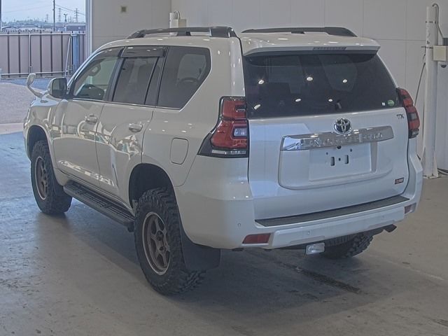 2019 Toyota ランクルプラド 4WD TX Lパッケージ auction photo 2