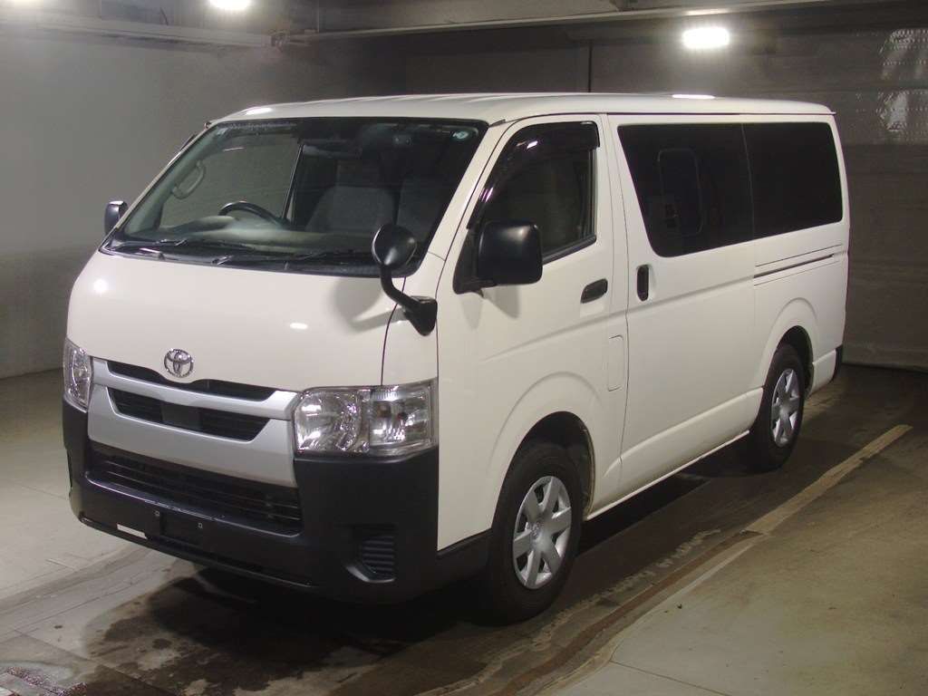 2021 Toyota Hiace Long DX Japan auction vehicle