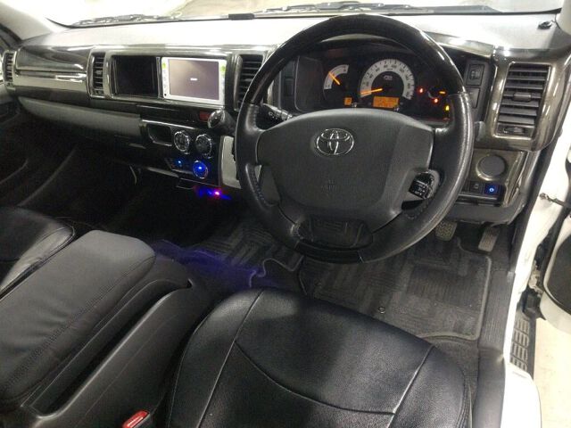 2014 Toyota Hiace Fukushi 4WD auction photo 3