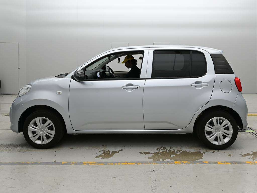 2023 Toyota Passo X auction photo 4