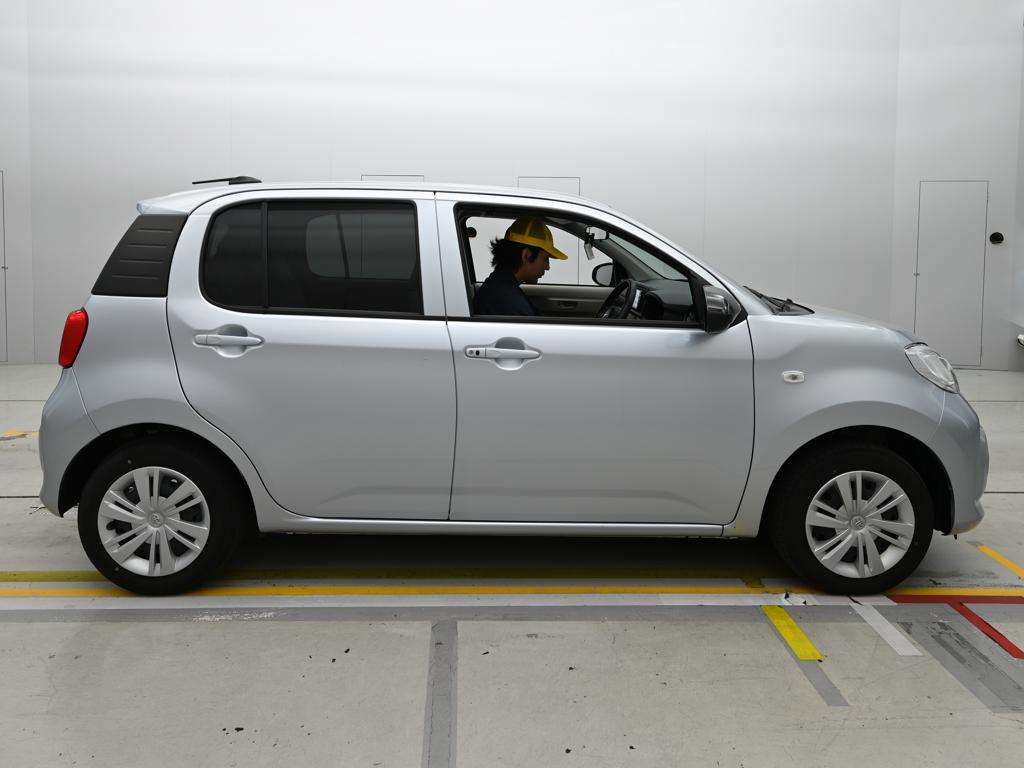 2023 Toyota Passo X auction photo 3