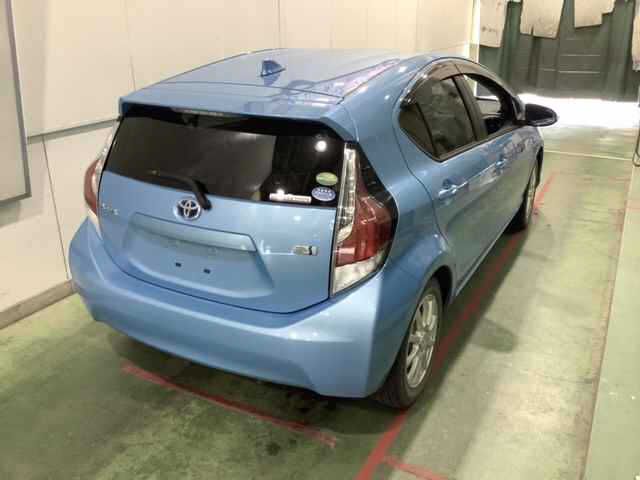 2015 Toyota Aqua S auction photo 2