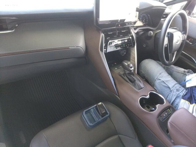 2024 Toyota Harrier Z Leather Package auction photo 3