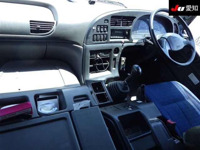 2013 Isuzu Giga dump auction photo 3