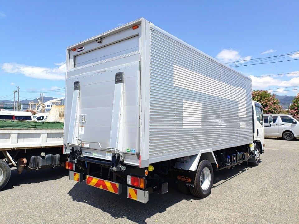 2021 Isuzu Elf auction photo 2
