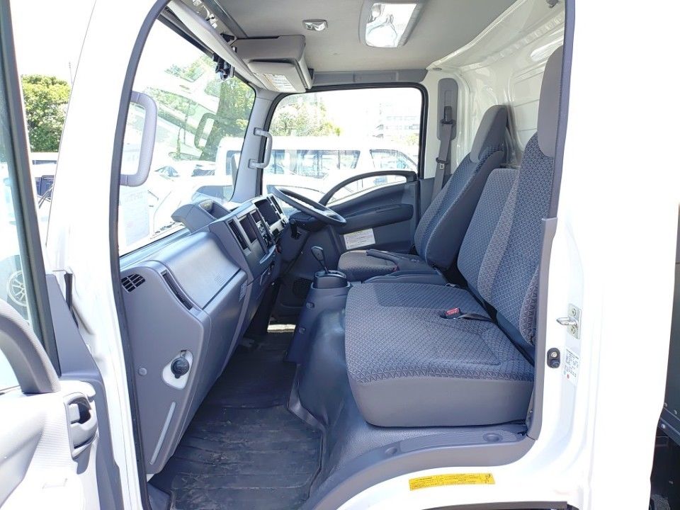 2021 Isuzu Elf auction photo 16