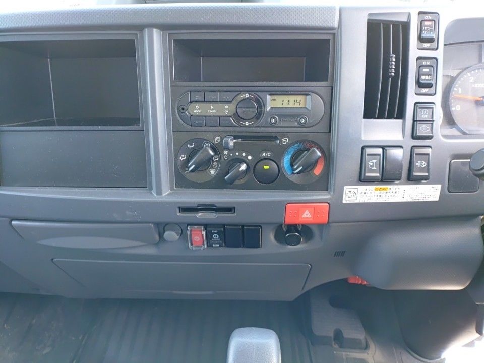 2021 Isuzu Elf auction photo 11