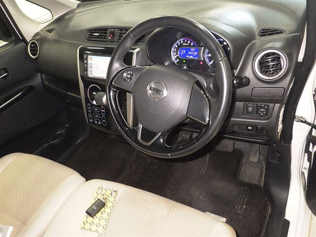 2017 Nissan Dayz HスタXプレミアムセレ 4WD auction photo 3